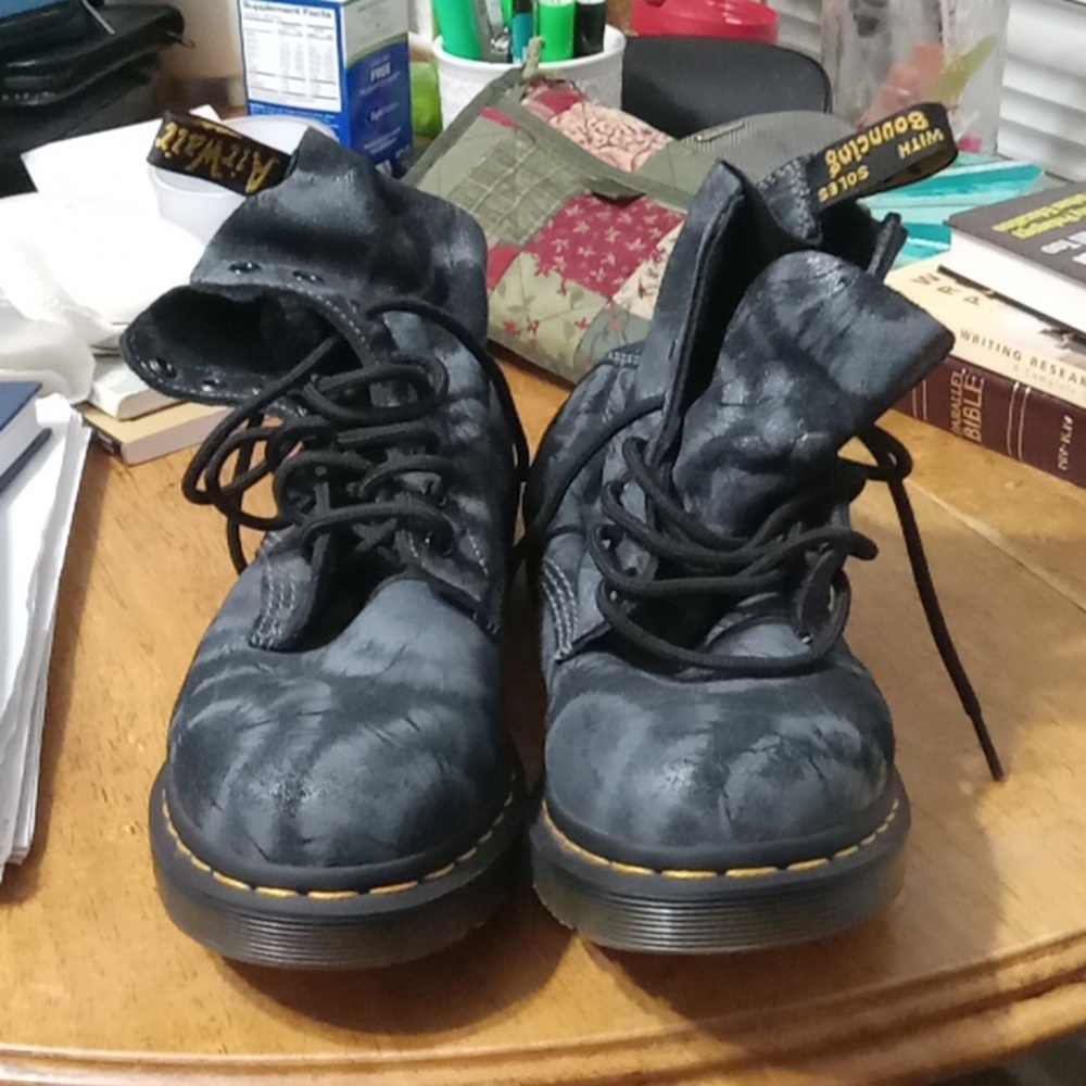 Dr. Martens Black Leather Lace-Up Boots with Yellow Accents. - Picture 14 of 15
